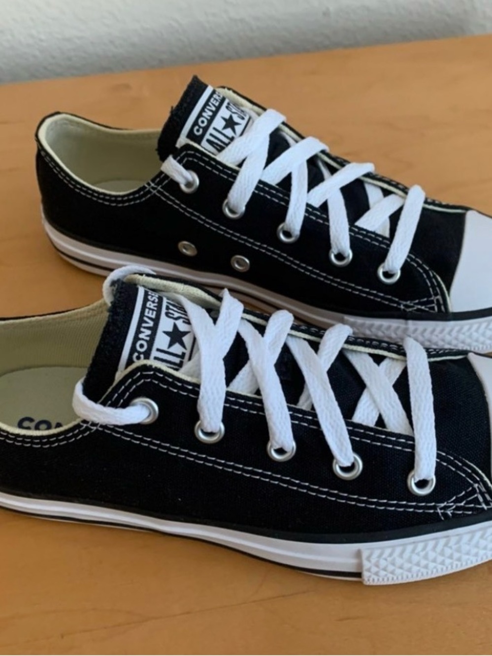CONVERSE Chuck Taylor All Star Youth Size 3 = Women’s 5 New In Box